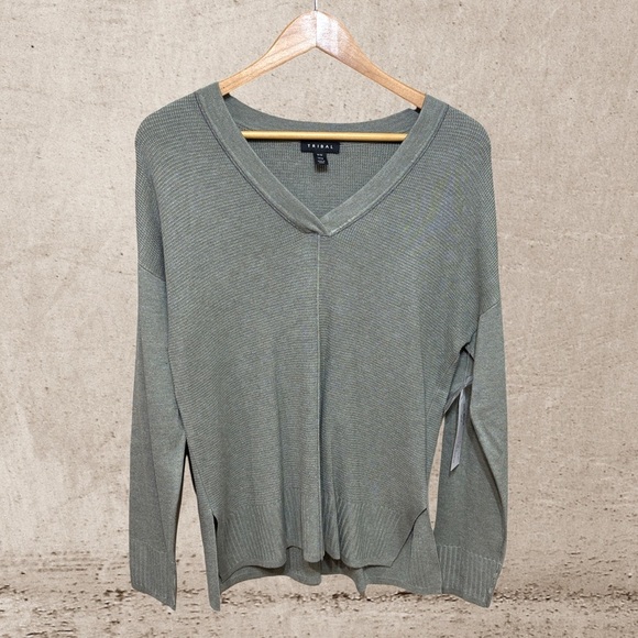 Tribal Green V-Neck Sweater Lightweight Knit - Picture 1 of 4